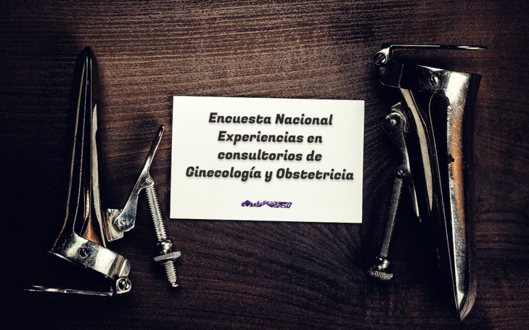Imagen referencia de dos espéculos al lado de una hoja de papel, en referencia a la encuesta nacional sobre experiencias en consultorios de Ginecología y Obstetricia de Bolivia.